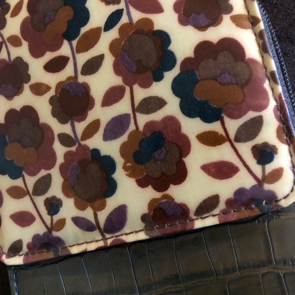 Cross Body purse. Snap close. Brand new! - Picture 2 of 4